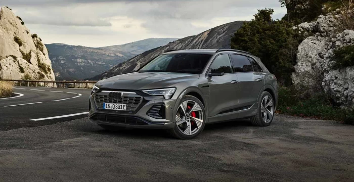 audi q8 55 e tron quattro.700x360.q90 1