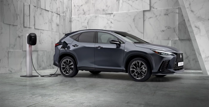 nx 450h plug in hybrid banner 1.700x360.q90 1