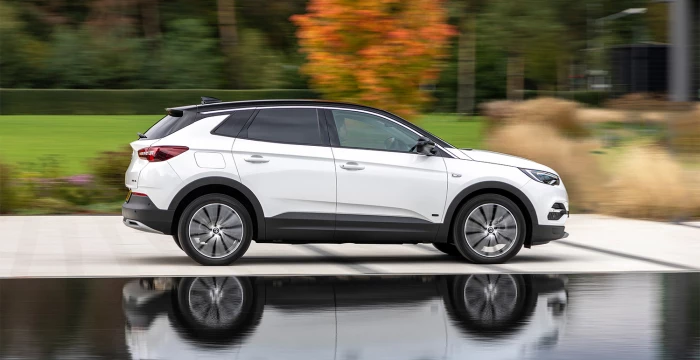 vauxhall grandland x hybrid 2 wheel drive banner.700x360.q90 1