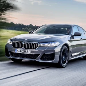 530e_xdrive_saloon-1.700x360.q90