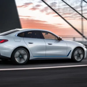 der_erste_bmw_i4_6.700x360.q90