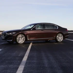p90335817_highres_the-new-bmw-745le-se.700x360.q90
