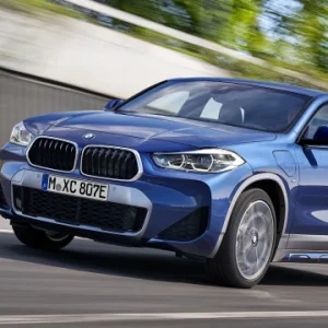 p90389806_highres_the-new-bmw-x2-xdriv.700x360.q90