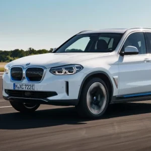 p90392968_highres_the-first-ever-bmw-i.700x360.q90