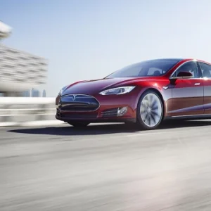 red-tesla-model-s_75.700x360.q90 (1)